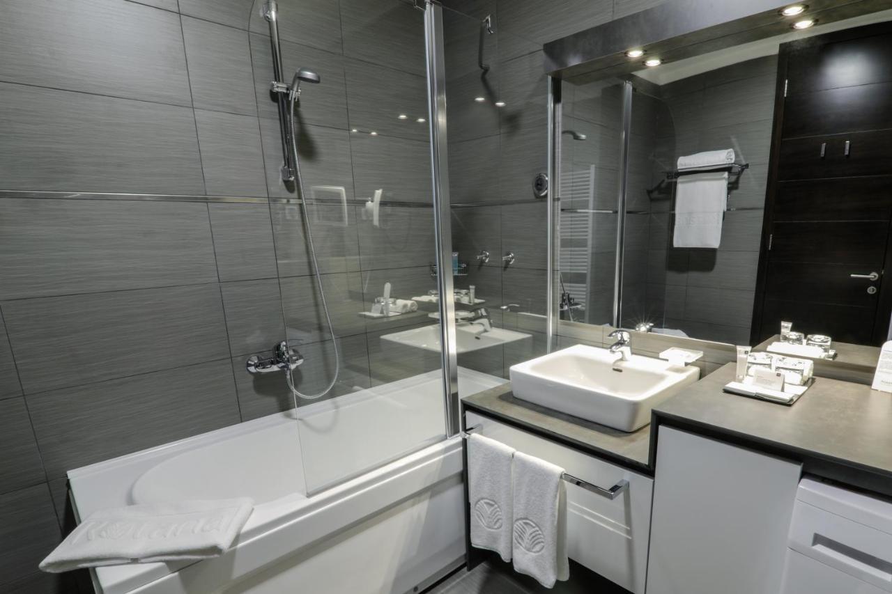 Bosmal Arjaan By Rotana Hotel